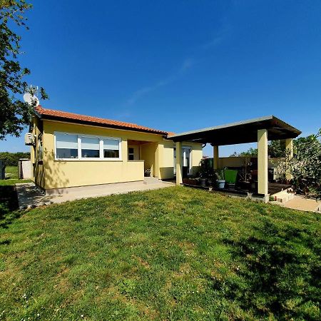 Holiday House Romi Pula Exterior photo