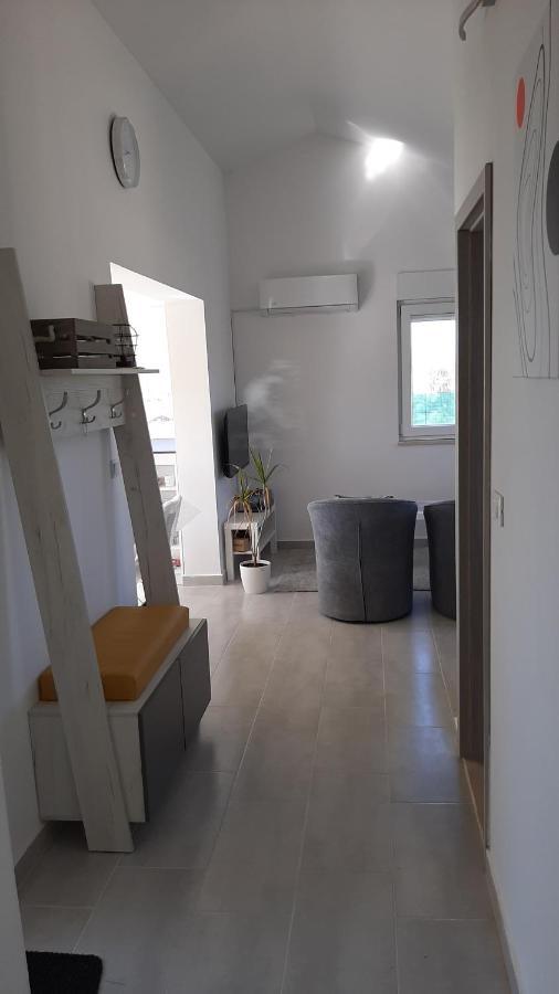 Holiday House Romi Pula Exterior photo