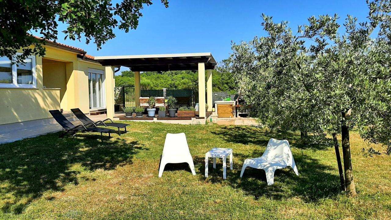 Holiday House Romi Pula Exterior photo